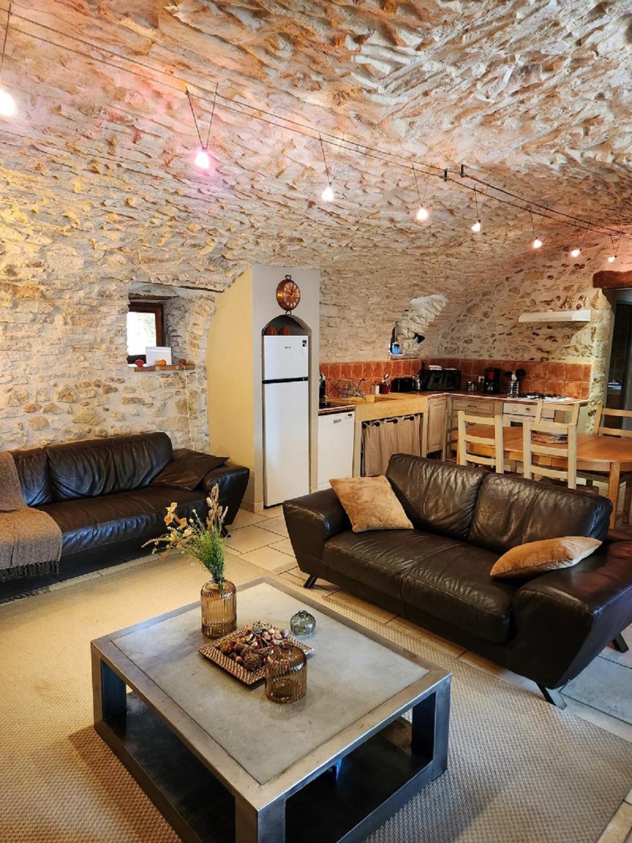 De Charme 80 M², Piscine, Proche D'uzes. Hébergement de vacances *
