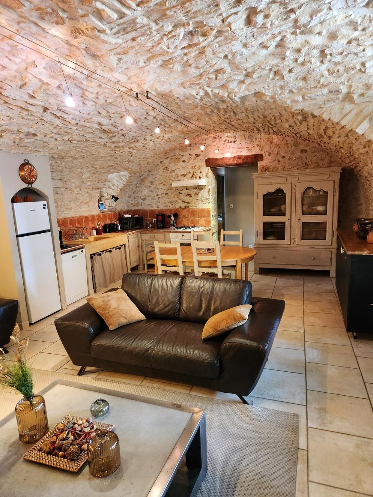De Charme 80 M², Piscine, Proche D'uzes. *